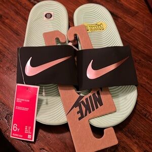 New Nike Youth Size 6Y Womens 7.5/8